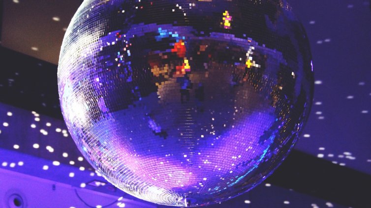 Младежите във Франция вече не ходят на дискотека, 70% от клубовете са затворени