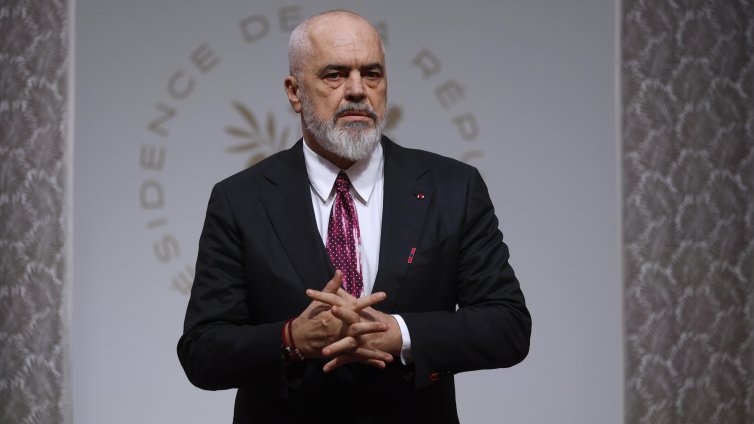 Албанският премиер Еди Рама обеща да увеличи пет пъти пенсиите до 2030 г.