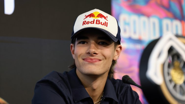 Никола Цолов обиколи света за първия старт на Формула 1 