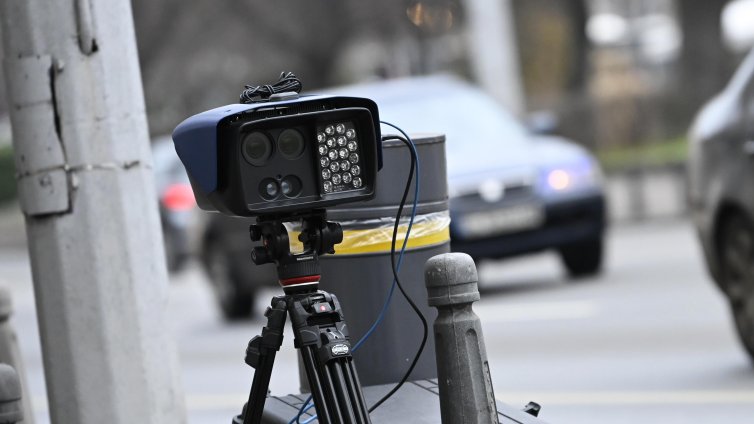 Рекорд: За 9 минути три пъти заснеха 18-годишен от Смолян да фучи с превишена скорост