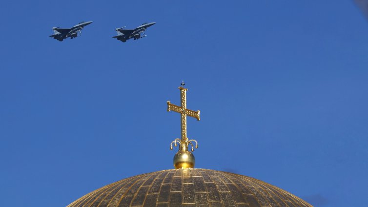 Българските самолети F-16 прелетяха над София, каква е мисията? СНИМКИ