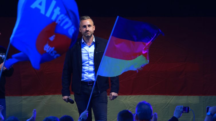 Почитатели на Хитлер: Бивши неонацисти стоят зад изгряващата крайнодясна звезда на Германия
