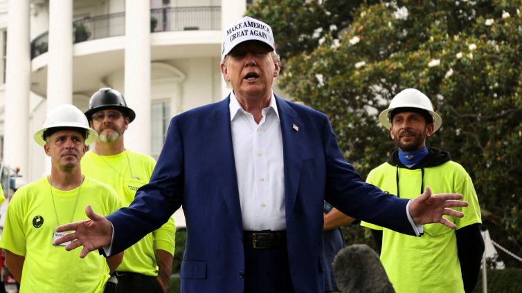 Почти невъзможно е MAGA телефоните на Тръмп да бъдат произведени в САЩ 