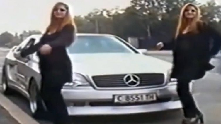 Онлайн се чудят: Къде е редкият "Мерцедес" Koenig Specials на Иво Каримански? 