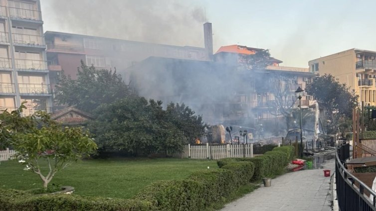 Пожарът в "Аполон" в Созопол: Първата пожарна е тръгнала само минута след сигнала
