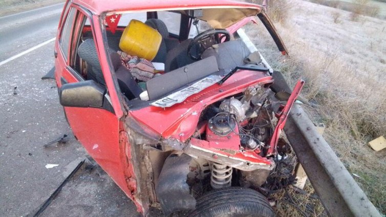 Удар в мантинелата и камион: Шофьорът е с опасност за живота 