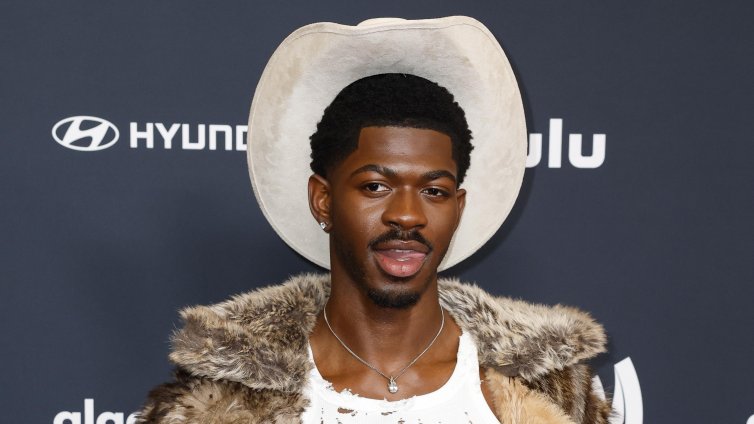 Рапърът Lil Nas X се разходи по гащи и каубойски ботуши, арестуваха го ВИДЕО
