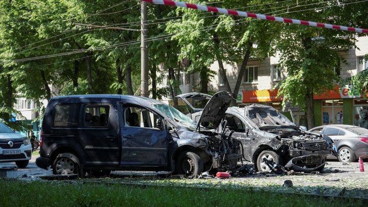 Удар в Суми, Зеленски разкритикува Русия, че атакува цивилни СНИМКИ