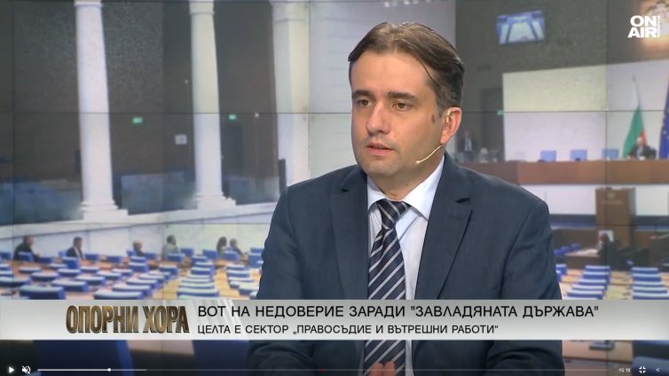 Божанов: Има риск за страната да продължи да съществува като демократична република