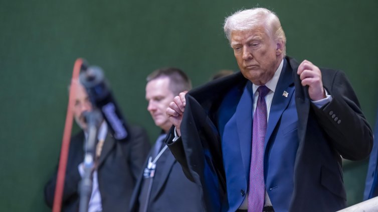 Тръмп заплащи Канада със 100% мита заради търговската ѝ сделка с Китай