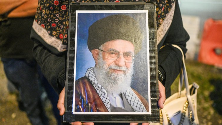 Кой ще замени аятолах Хаменей - умерен лидер или "ирански Путин"?