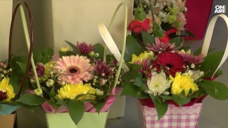 Цветята за днешния празник са не само вносни, но и рекордно скъпи