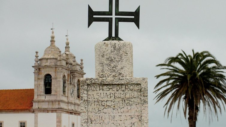 Назарет се готви за Коледа в хватката на мафията