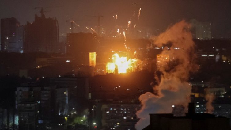 Руските сили са започнали въздушна атака по Киев