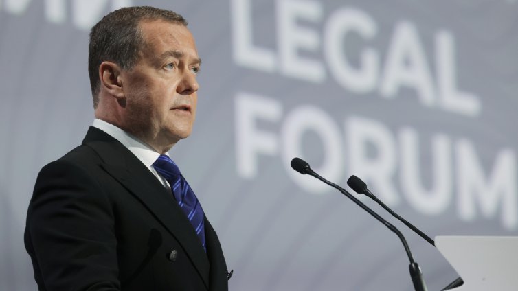 Медведев: Чии са дроновете, появили се на различни места в Европа?