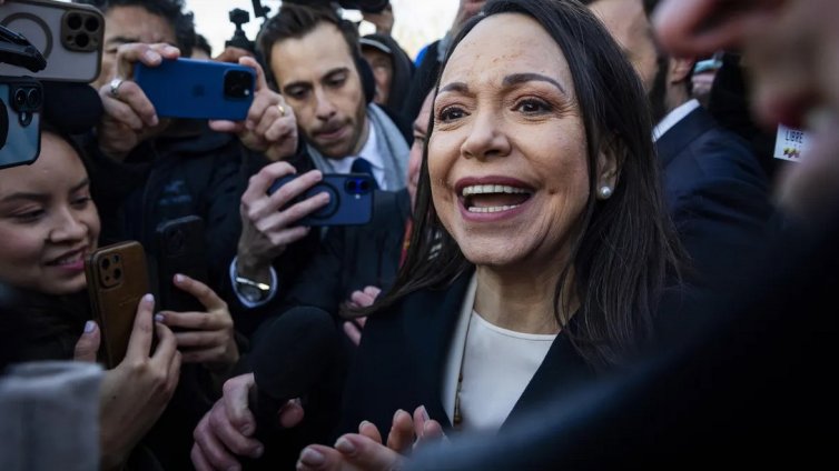 Прие ли Тръмп подарения нобел от Мачадо? Да, даже й благодари