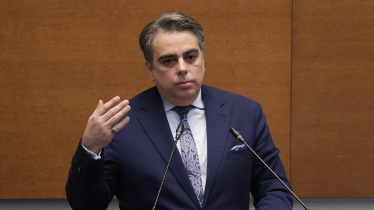 Василев: Искам да погледна в очите хората от площадите и да поискам от тях пълен мандат