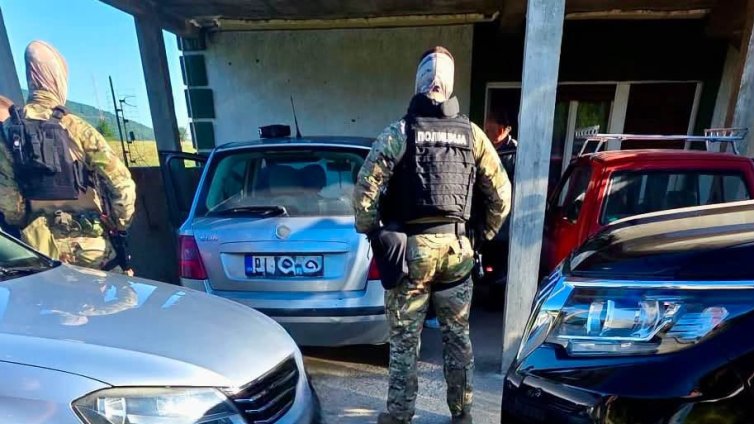 Петима са арестувани след разбития от ГДБОП и сръбските служби канал за мигранти ВИДЕО 