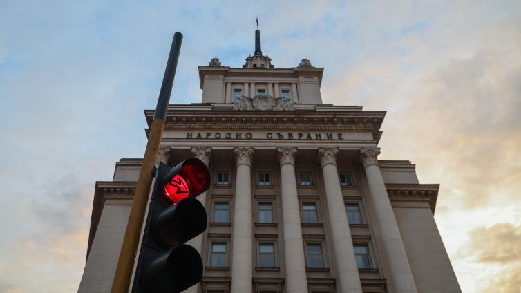 Проектозаконите за бюджета бяха внесени в парламента 
