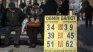 Украинците масово в магазините, гривнята се срина