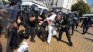 Протестът - арести, слама, пристигнаха и пожарникари