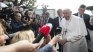 Изписаха папа Франциск от болницата, той се шегува