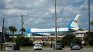 От страх Иран да не го убие: Тръмп заряза новия Air Force One, върна се на борда на стария