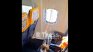 Парче от двигателя на самолет на Ryanair счупи прозорец, мъж почти излетя от него ВИДЕО