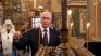 В кадър: Путин посети църква в Москва, запали свещ