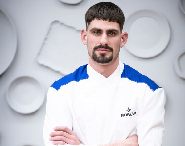 Йордан е специалист по транжиране както на месни продукти, така и на големи егота.​ Смята, че е винаги прав и няма да остави възможност на шеф Ангелов да го убеди в обратното.​ Снимка: Нова тв