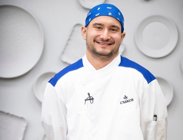 Събков събира в себе си множество различни личности, включително и образите на професионален готвач, бъдещ книгоиздател и рапър с роднински връзки в елита на българската естрада.​ Снимка: Нова тв