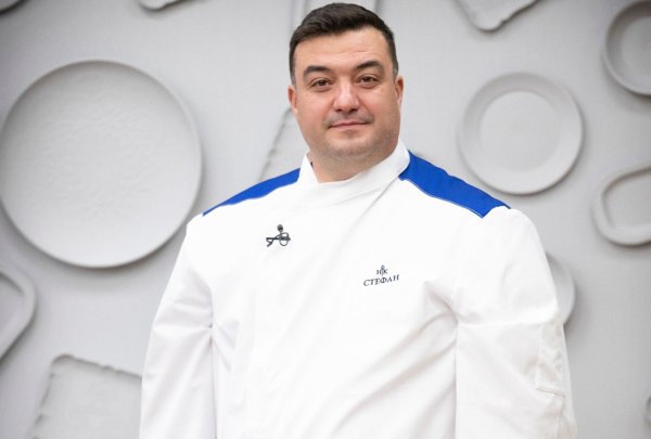 В ролята си на експерт по месата и изискано приготвената поръчкова салата, Стефанов излиза на сцената на Кухнята на Ада за нов сблъсък с шеф Виктор Ангелов.​ Снимка: Нова тв