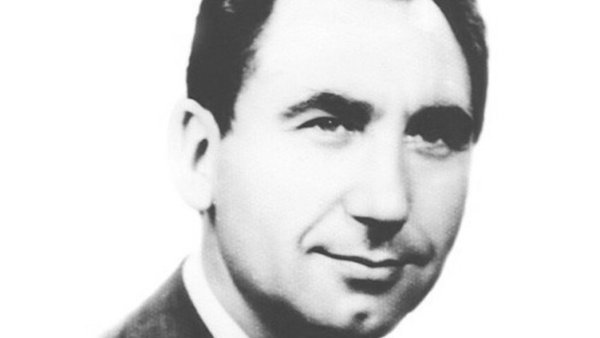 Георги Йорданов, българският политик и бивш министър на културата при управлението на Тодор Живков, почина на 22 декември на 91-годишна възраст. В началото на тази година Георги Йорданов бе отличен от президента Румен Радев с орден &bdquo;Стара планина&ldquo; (първа степен) за изключително големи заслуги в областта на българската култура и изкуство. През 2023 г. той получи &bdquo;Златен век &ndash; огърлие&ldquo; от министъра на културата Найден Тодоров. Член е на Българската комунистическа партия (БКП) от 1956 г., откъдето започва и политическата му кариера &ndash; завеждащ отдел &bdquo;Пропаганда и агитация&ldquo; в Окръжния комитет на БКП, в Сливен, от 1960 до 1962 г. В периода 1962-1965 г. е секретар на Градския комитет на БКП в Сливен, а от 1965 до 1967 г. е секретар на Окръжния комитет на БКП. В периода 1967-1971 г. е избран за първи секретар на Окръжния комитет на БКП. През 1966 г. е избран за кандидат-член на Централния комитет (ЦК на БКП), а от 1971 г. е член на ЦК на БКП. В периода 1971-1979 г. е първи секретар на Градския комитет на БКП в София. От 1979 до 1986 г. е заместник-председател на Министерския съвет и избран отново за същата позиция на пленума от 21 март 1986 г. От 1982 г. до 1989 г. Георги Йорданов е председател на Комитета по култура, председател на Съвета за духовно развитие при Министерски съвет от 1986 г. до 1988 г. и министър на културата, науката и просветата от 19 август 1987 г. до 4 юли 1989 г. Георги Йорданов е народен представител за периода 1971-1990 г. Той е сред основателите на Държавно-обществения фонд &bdquo;13 века България&ldquo;, на Международната фондация &bdquo;Св. Св. Кирил и Методий&ldquo;. Носител е на два ордена &bdquo;Георги Димитров&ldquo; и на орден &bdquo;13 века България&ldquo; (1984). През 1984 г. е удостоен със званието &bdquo;Заслужил деятел на физкултурата&ldquo;. Снимка: Министерство на културата