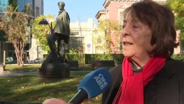 Българската режисьорка Мая Вапцарова почина на 18 февруари на 80-годишна възраст. Дъщеря е на Борис Вапцаров и племенница на Никола Вапцаров. Завършва през 1969 г. кинорежисура при Ищван Сабо в Будапеща. През 2007 г. е избрана за член на Съвета за електронни медии (СЕМ) на мястото на починалия Райчо Райков. От 2009 до 2010 г. е шеф на регулатора. Кадър: Bulgaria ON AIR