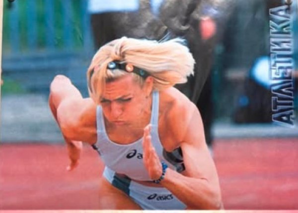 Българската лекоатлетка Петя Пендарева почина на 7 януари на 53-годишна възраст след тежко заболяване. Пендарева има сребърен медал от европейското първенство в зала през 2000 г., участва и на олимпиадата през 1996 г. След преустановяване на своята състезателна кариера спринтьорката се посвети на работата си като треньор в Казанлък. В последните месеци тя се оттегли и от треньорска дейност в собствения си клуб СКА &bdquo;Пендарева&ldquo;. Снимка: сп. Атлетика