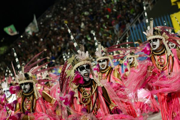 Снимки: Reuters