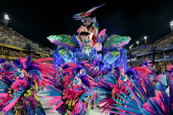 Снимки: Reuters