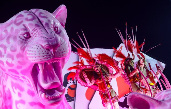 Снимки: Reuters