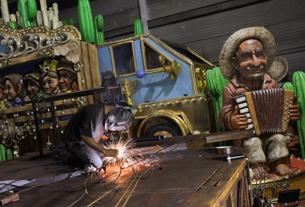 Снимки: Reuters