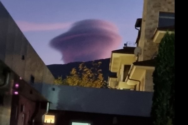 Boriana Dumas, Facebook