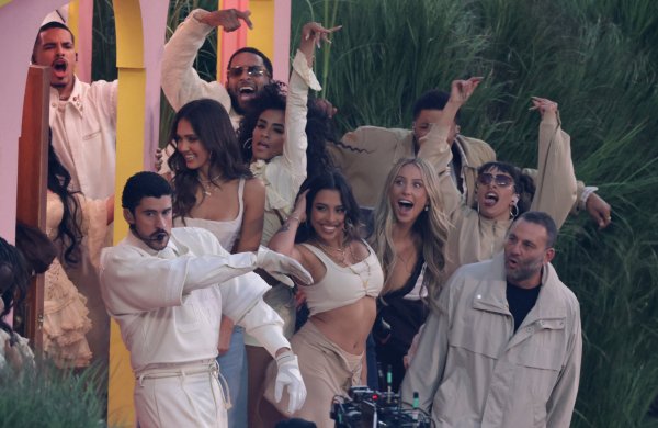 Снимки: Reuters