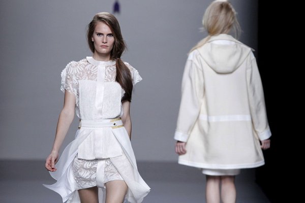 Испански модел дефилира по време на Седмицата на модата в Мадрид. Снимка: БГНЕС