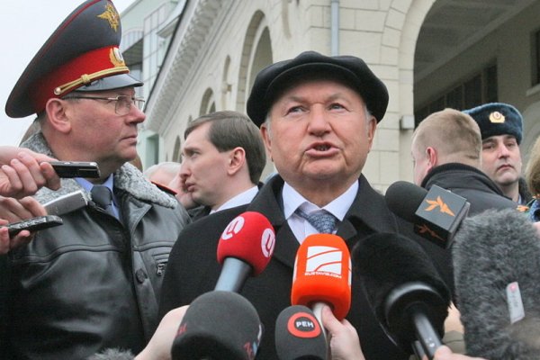 29 март 2010 г. Юрий Лужков говори пред журналисти минути след кървавите атентати в московското метро. Снимка: БГНЕС