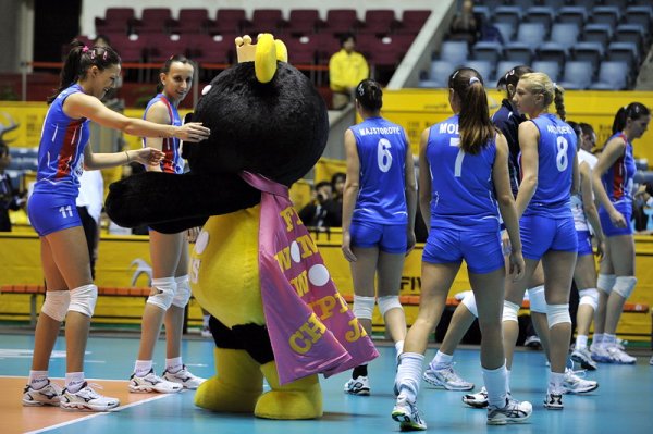 Талисманът е любимец и на сръбските волейболистки. Снимка: БГНЕС