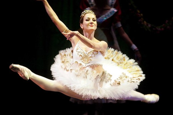 Балерина от Болшой театър по време на представление в столицата на Египет &ndash; Кайро. Снимка: БГНЕС