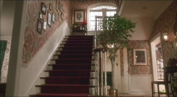 Кадър от филма "Сам вкъщи": Hooked On Houses