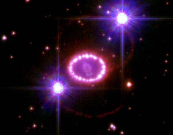 Космически перли. Изображение: NASA, ESA, P. Challis and R. Kirshner (Harvard-Smithsonian Center for Astrophysics)