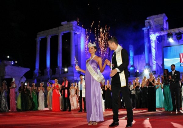 Снимка: Best Model of the World