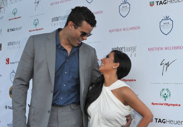 Ким Кардашиян намери щастието си в обятията на баскетболиста Крис Хъмфрис. На последния май не му е скучно, тъй като наскоро красавицата сподели, че обича да прави секс на музика и обожава дантеленото бельо. Освен това Ким направи и друго доста важно изказване, а именно, че обича на прави орална любов и да доставя удоволствие на любимия си мъж.
Снимка: Getty Images/Guliver Photos