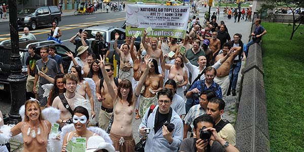 Снимка: www.gotopless.org